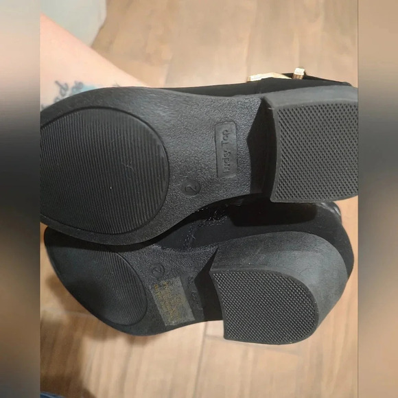 Kids size 2 boots - Picture 4 of 4